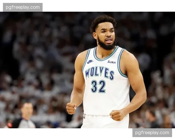 卡尔安东尼唐斯内线火力全开 森林狼中锋三分威胁依旧